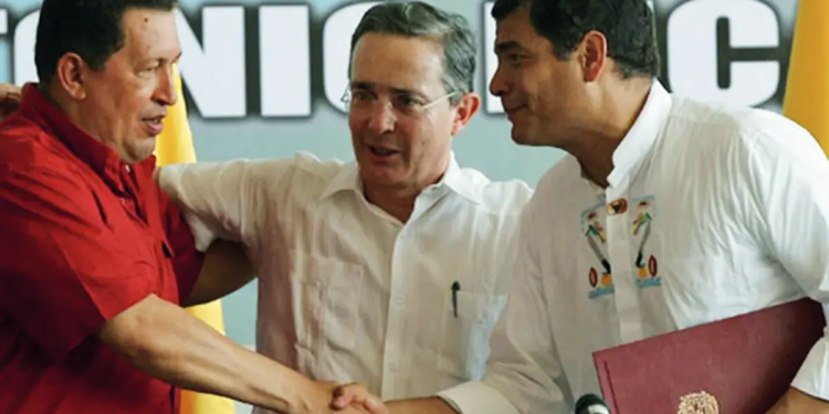 presidentes de Colombia, Álvaro Uribe, de Venezuela, Hugo Chávez y Rafael Correa del Ecuador